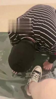 【不期而遇S】暴力餐厅恋足踢档羞辱贱狗