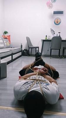 【飞扬女王】捆绑鞭打踩踏踢踹 bf18671