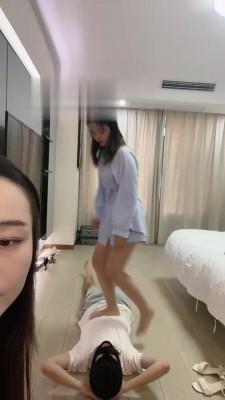 【惠娘娘&00后叶娘S】打耳光 吐口水 鞭打 踩踏（双视角）bf18232