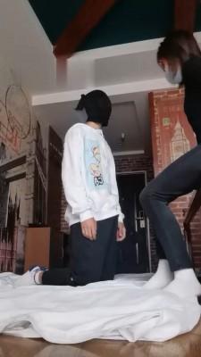 【S奶欲】吊打贱狗棉袜深喉 bf18201