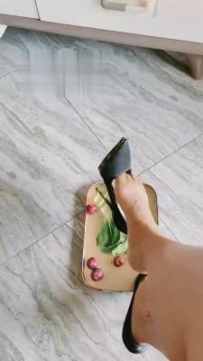 【小魔女】沉浸式踩踏口水喂食 bf18115