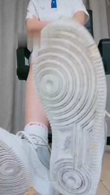 【暴力美学】学生服空姐一号踩面包 bf18122