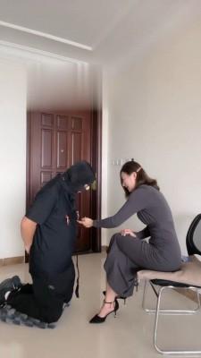 【言一】高跟踩踏鞭打羞辱贱狗 bf18166