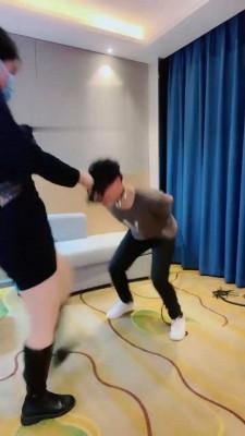 【雪琪琪】捆绑堵嘴暴力踢踹 bf18561