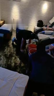 【悠悠大魔王】沐足店当着技师的面玩双奴【双视角版】 bf18508