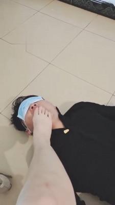 【德意户外男神】暗访成功被大姐强制舔脚 bf18551