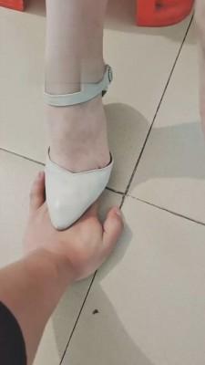 【德意户外男神】暗访成功被大姐强制舔脚 bf18551