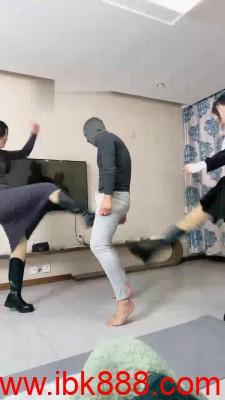 【麋鹿银儿】双S美女素人与众不同的踢裆场 bf21653