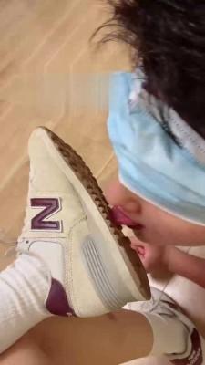 【奶味茶茶】超脏运动鞋臭白袜辱狗 bf18431