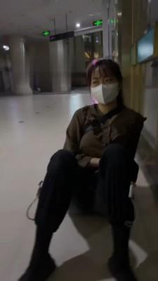 【橘子没熟】户外漂亮闺蜜做狗 bf18435