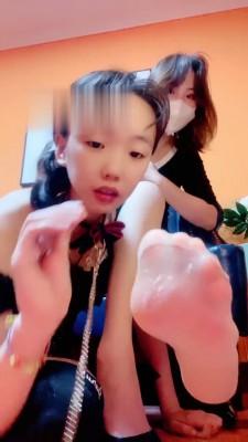 【茹雪】强制母狗舔脏鞋臭脚 bf18340