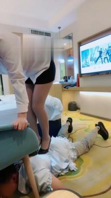 【雪琪琪】强制狗穿裙子/圣水/高跟踩/鞭打 bf18337