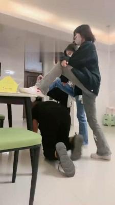 【精神小妹】诺诺带两素人妹妹小白鞋tj bf18084