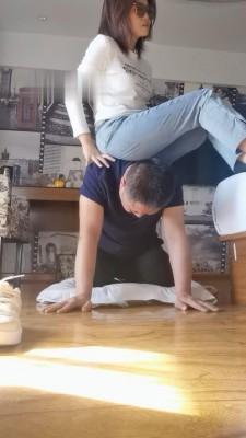 【奶欲】惩罚迟到狗当坐垫 bf18077