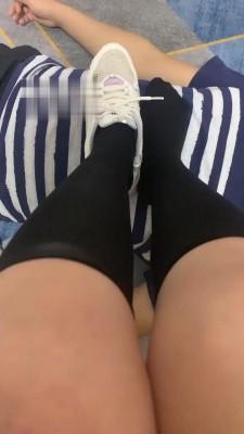 【白茶】小白鞋过膝袜蹂躏狗 bf18065