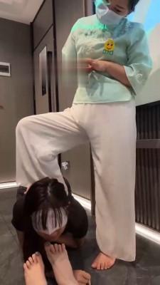 【橘子没熟】素人小姐姐玩母狗 bf18069