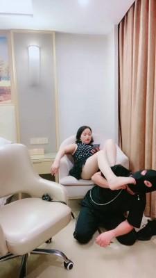 【小月】暴力鞭打虐恋足狗 bf18020