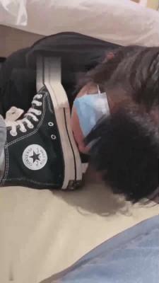 【橘子没熟】让母狗舔脏匡威 bf18041