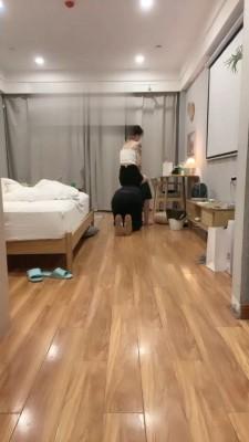 【筱月】车模运动鞋白袜美腿羞辱 bf18003