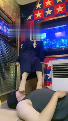 【YJ月玖儿】KTV制服丝袜诱惑羞辱狗同事 bf18023