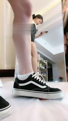 【芷晴】沉浸式踩踏碾压食物 bf17987