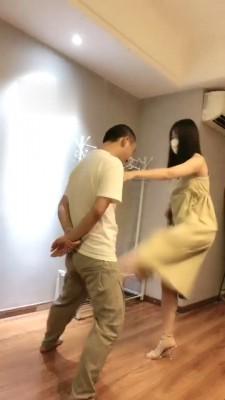 【小野美少女】高跟凉鞋踩虐地毯 bf17911