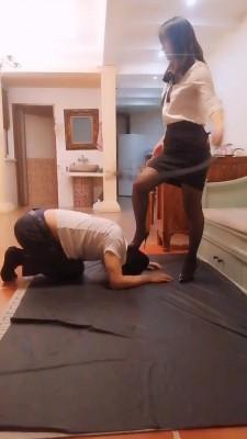 【绯闻王妃】黑丝高跟脚下狗 bf17848