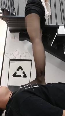 【一茶】黑丝高跟脚底蹂躏 bf17808