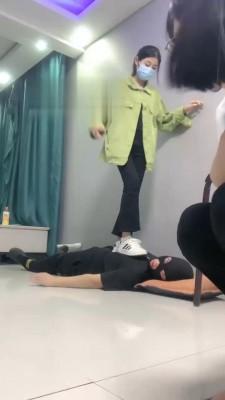 【精神小妹】被素人学生主群调群虐【续集】 bf17798