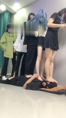 【精神小妹】被素人学生主群调群虐【续集】 bf17798