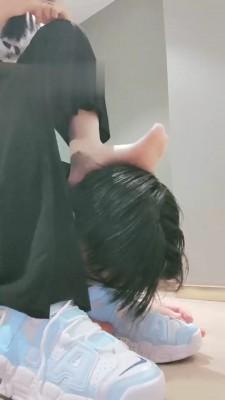 【妮蔻】脏臭小白鞋羞辱小弟弟 bf17736