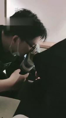 【妮蔻】沐足店公开舔脚伺候 bf17746