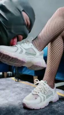 【狗哥】素人小姐姐网袜首调 bf17731