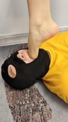 【万灵】黑靴踩踏+插嘴深喉 bf17704