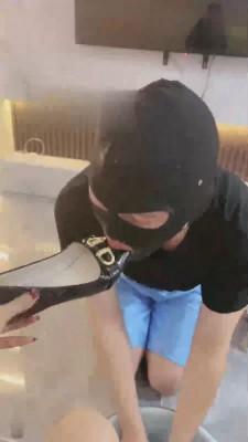 【初见】御姐肉丝脚踩踏喂食 bf17645