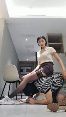 【梓晨】御姐踢裆踩踏专场 bf17573