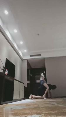 【多多】深夜骑马踩踏深喉 bf17608