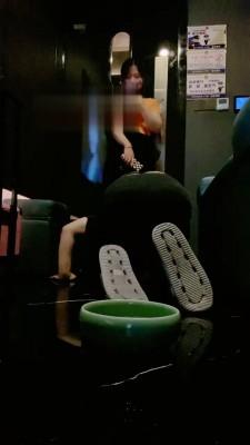 【白柔】KTV里面蹂躏废物狗