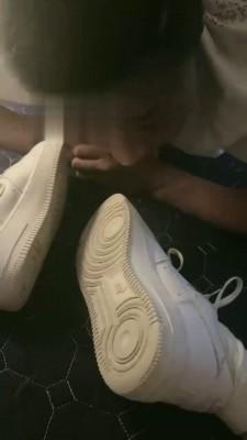 【琳琳】强制奴舔小白鞋白袜 bf17520