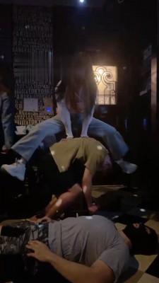 【领主老大】精彩-KTV多女王群调废物狗【双视角版】 bf17485