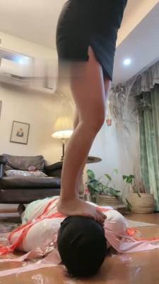 【悠悠大魔王】强制口水浓痰/脚耳光喂食/舔内裤踩踏 bf17473