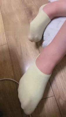 【领主老大】发骚女奴被驯化成擦鞋器 bf17437