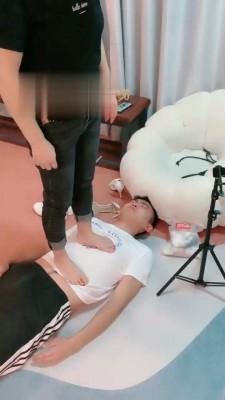 【馨爷】漂亮御姐暴力虐打 bf17400