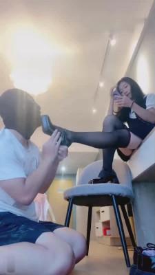 【爪爪】黑丝小姐姐羞辱地毯奶狗 bf17393