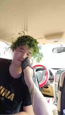 【辣妹s】户外抓住跟踪狂魔