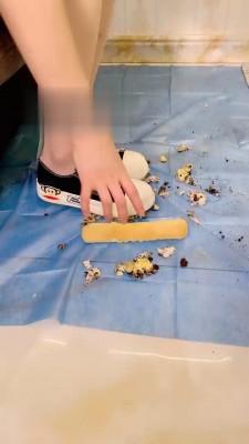 【冷凝大人】脏鞋底踩踏食物喂食 bf17305