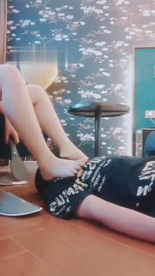 【酱酱子s】学生S小白鞋肉丝羞辱调 bf15691