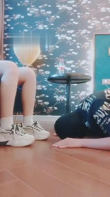 【酱酱子s】学生S小白鞋肉丝羞辱调 bf15691