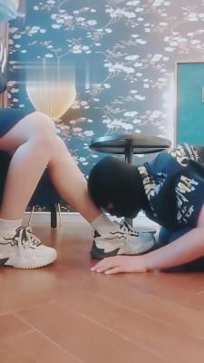 【酱酱子s】学生S小白鞋肉丝羞辱调 bf15691