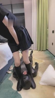 【万一S】长靴S肉丝羞辱碾压皮革衣 bf15702